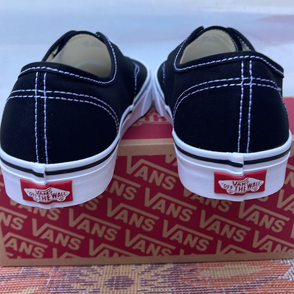 Vans Men’s Authentic Black
VN000EE3BLK
Sneakers - Picture 13 of 16